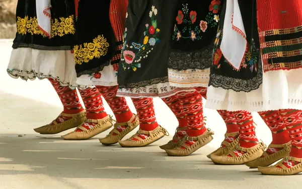 Народни танци
